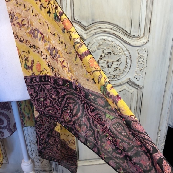 Beautiful Sheer Coverup/ Duster Colors of Yellow, Lavender, Cream One Size - Picture 3 of 9